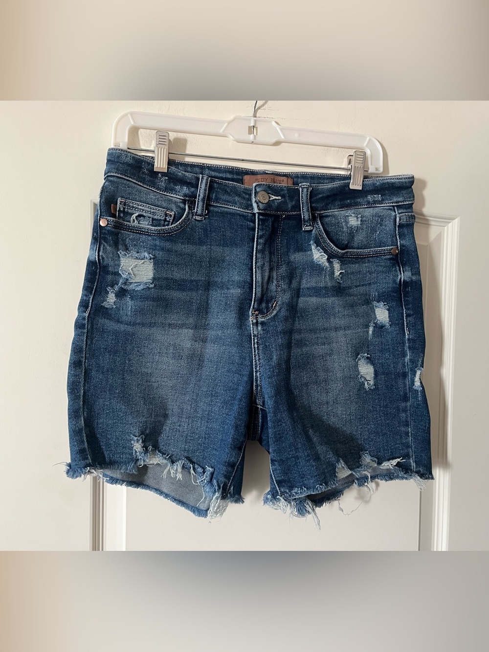 Judy Blue Distressed Medium Wash Denim Womenβs Shorts Size Large